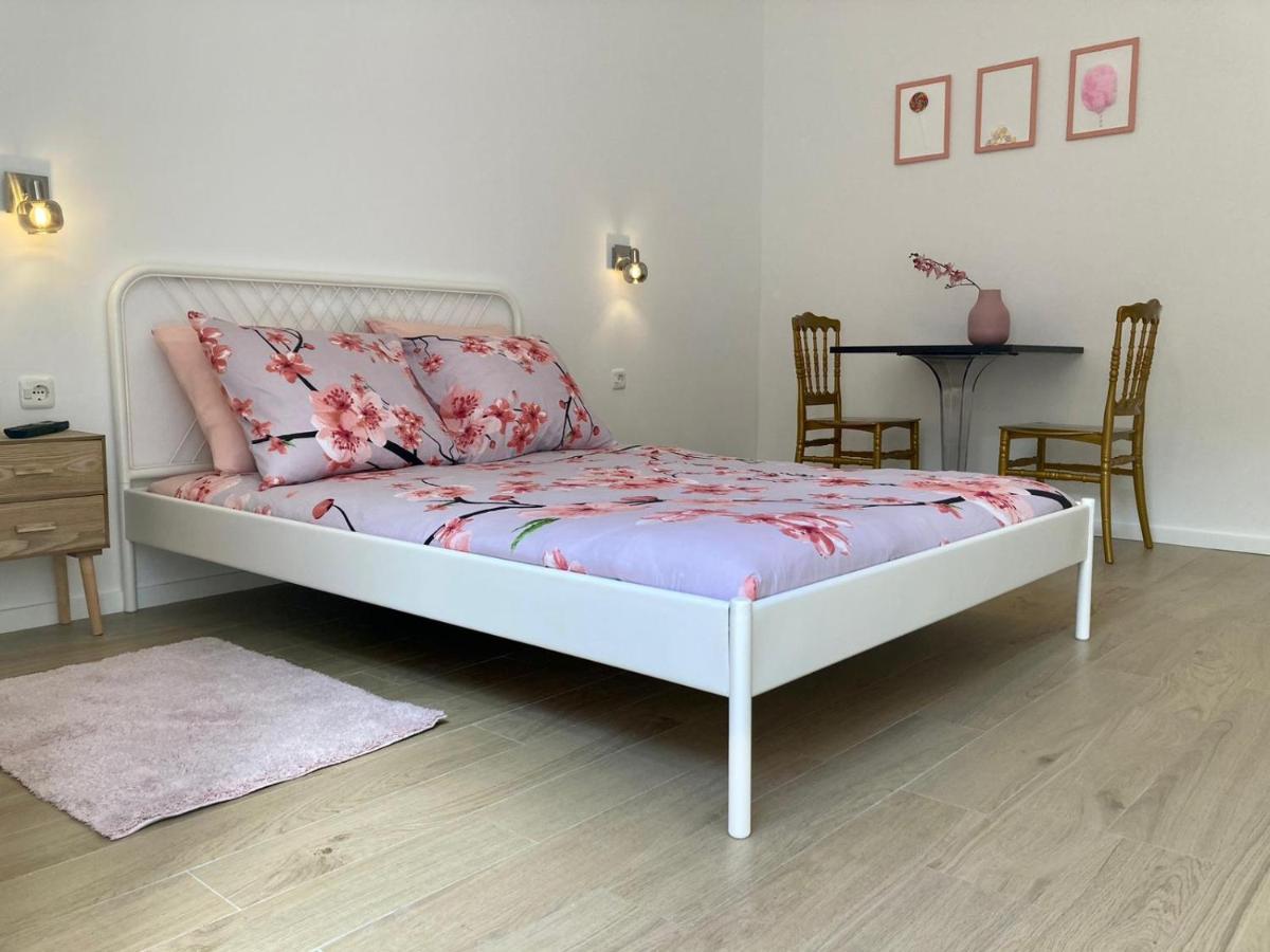 Apartment Bed & Kersenbloesem