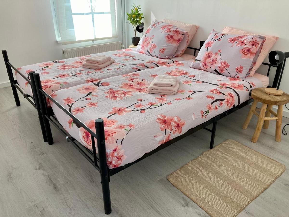 Apartment Bed & Kersenbloesem