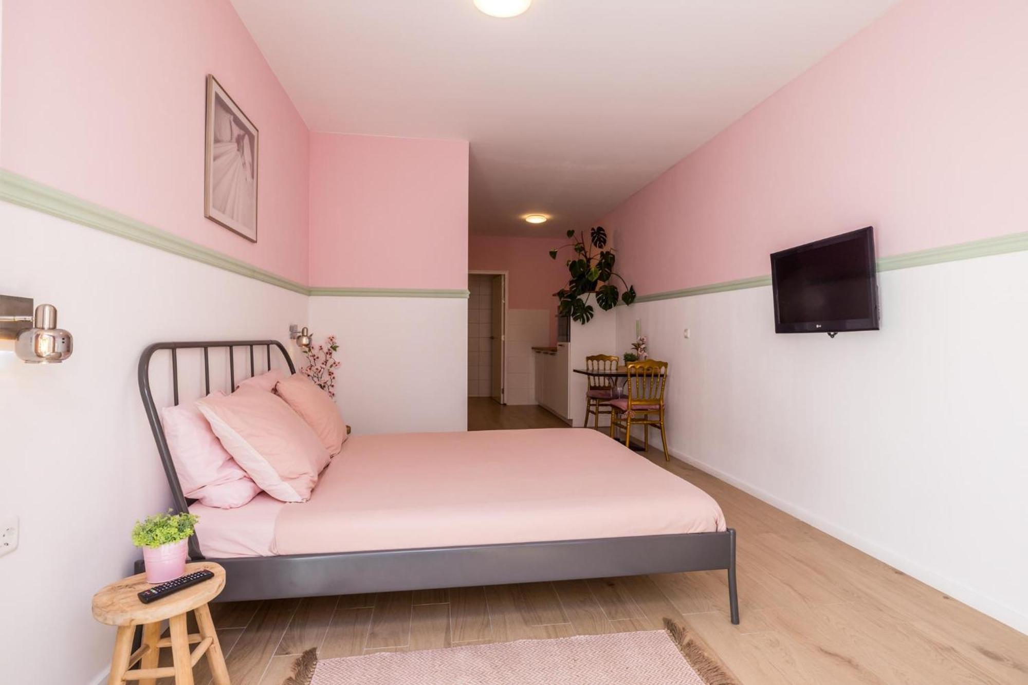 Bed & Kersenbloesem * Nijswiller
