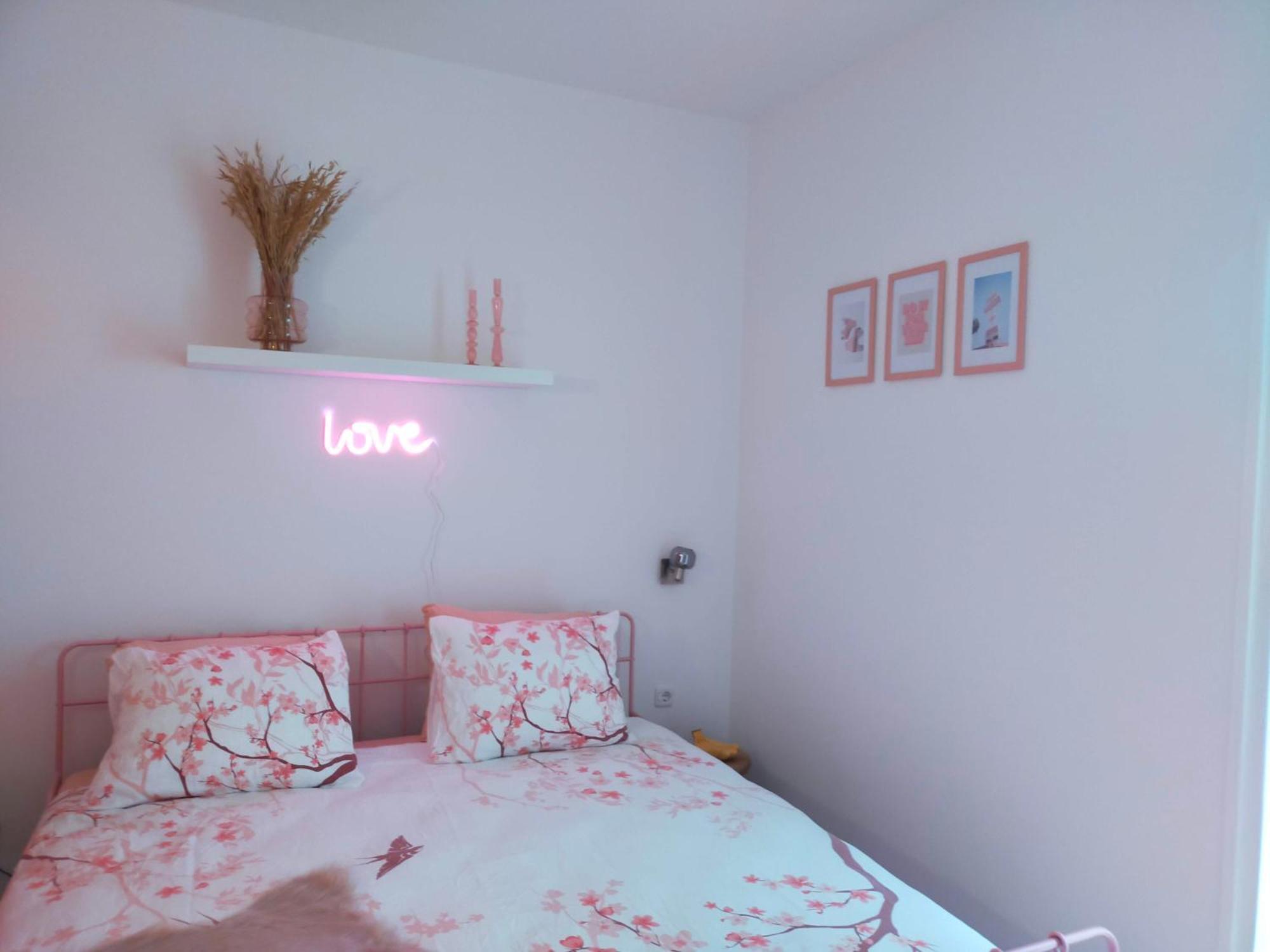 Apartment Bed & Kersenbloesem